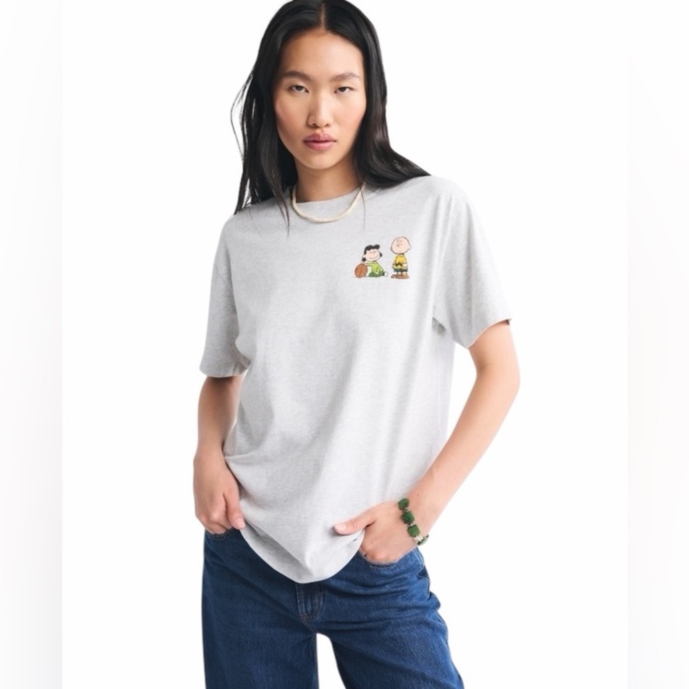 NWT A&F Gray Women’s Oversized Tee Shirt with Charlie & Lucy, Size Large